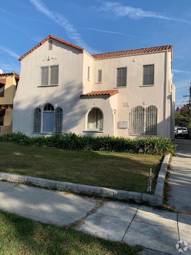 Building Photo - 822 S Curson Ave Rental