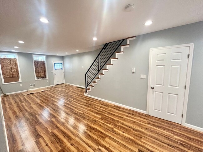 Photo - 3447 Jasper St