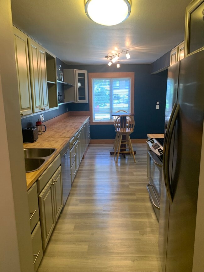 Kitchen & breakfast area - Chateau Edina