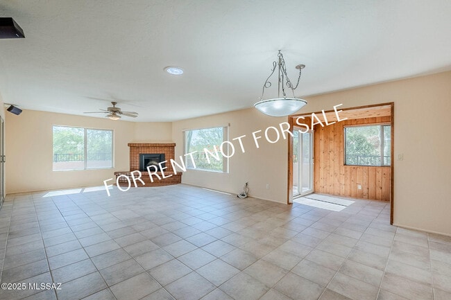 5084 N Camino Del Lazo