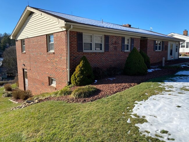 Photo - 410 Colonial Ave