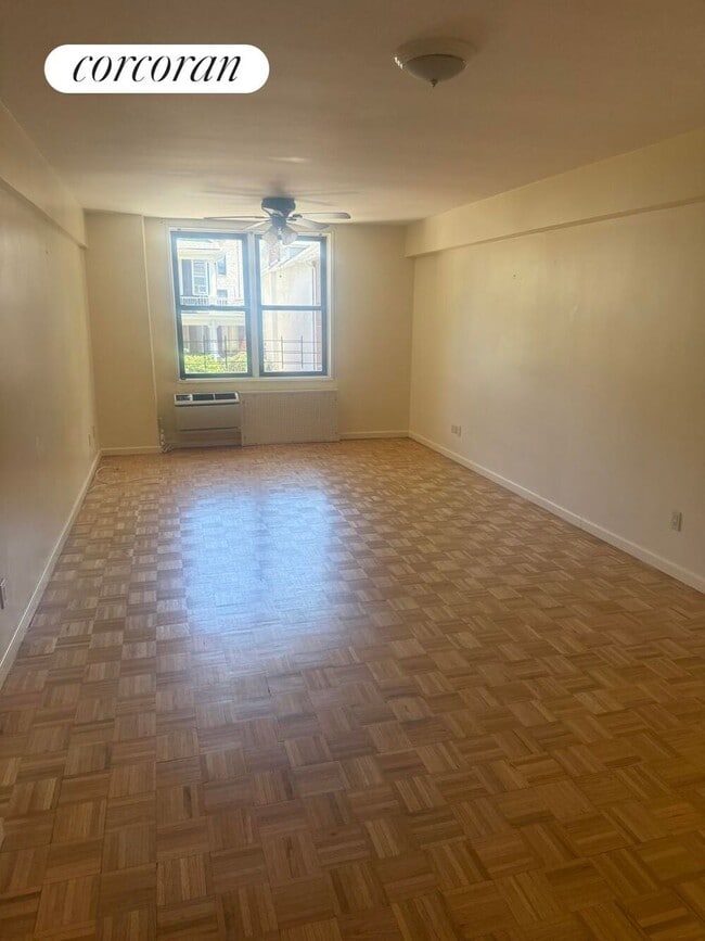 Building Photo - 1580 E 18th St Rental