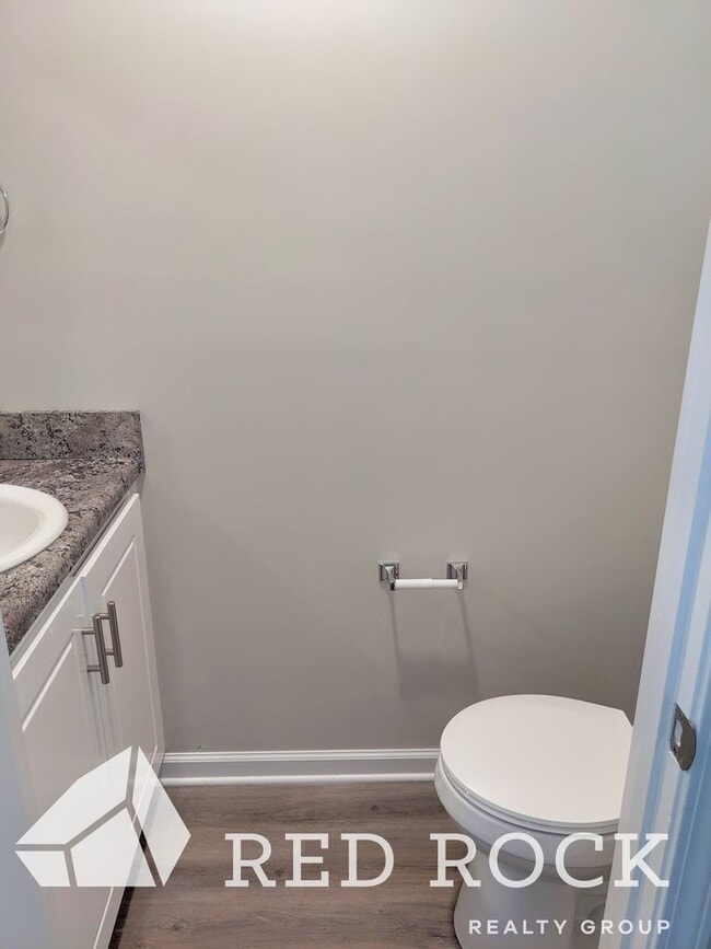 Photo - Chanticleer Apartments