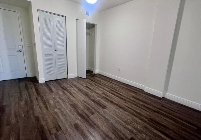 Photo - 18335 NW 68th Ave Unidad 255-308 Rental