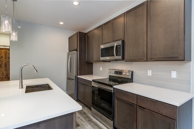 Photo - 2744 Lafayette Ave Unidad 206