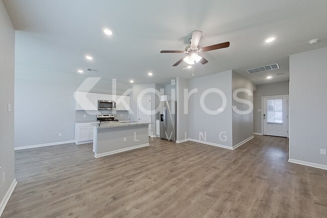 Photo - 107 Yardley Ct