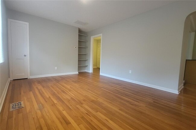 Photo - 854 Fayetteville Rd SE