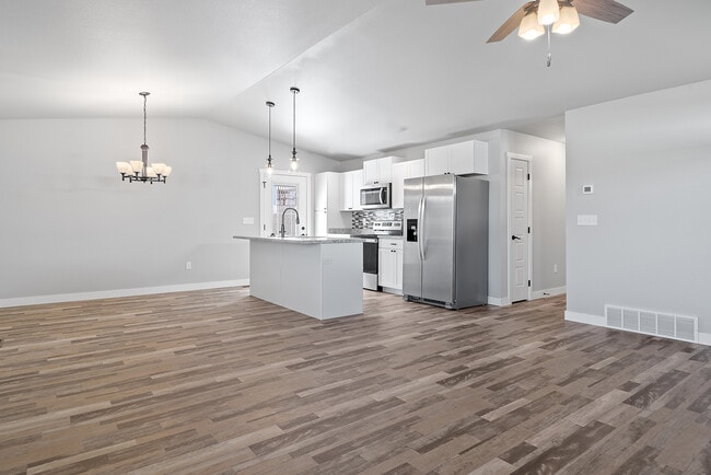 Photo - 405 Nighthawk Dr