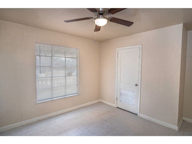 Photo - 1003 Poinsettia St