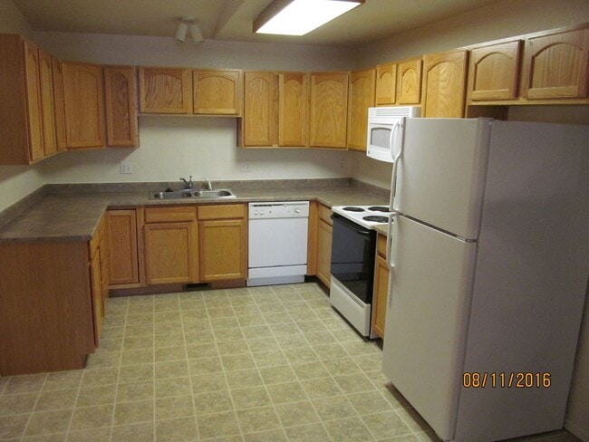 Photo - FEELS LIKE HOME! 2BD CONDO with MOUNTAIN VIEWS - Security Deposit Waiver Available