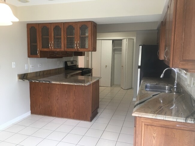 Photo - 3203 Sprucewood Rd