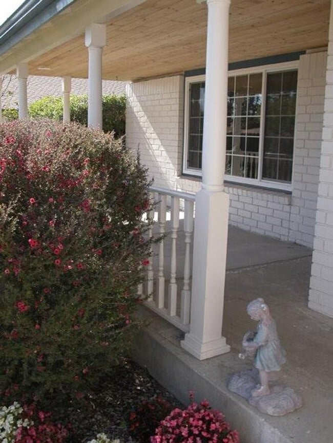 Photo - 485 Meadowbrook Dr