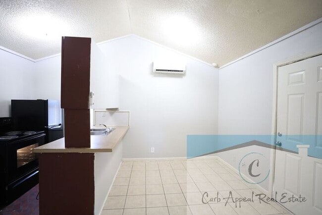 Photo - 1 bed, 1 bath apartment - HUD accepted!!