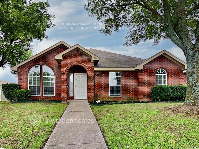 Building Photo - 2800 St Martin Dr