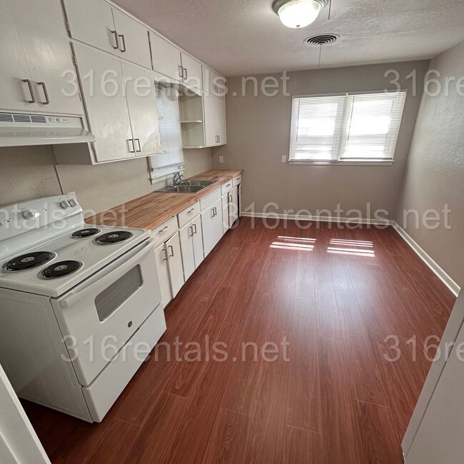 Photo - $895 - 2 bedroom / 1 bathroom Single Famil...