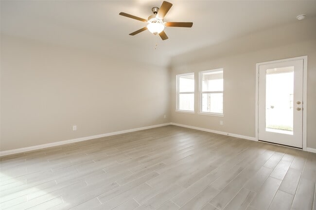 Photo - 610 Ellwood Terrace Ln