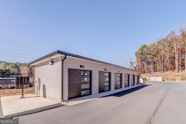 Photo - 93 Chateau Dr SE