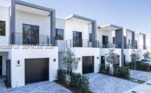 Photo - 6860 SW 80th St Unit 6860-ML A12065128
