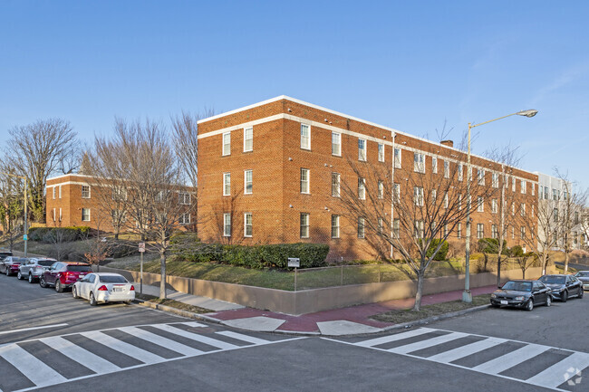 Courtyard on Constitution - Courtyard on Constitution Apartments