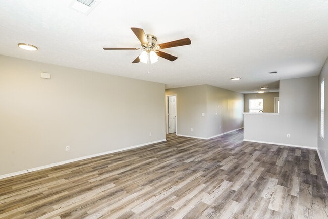 Photo - 2761 Sutherland Dr