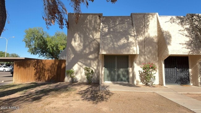 Building Photo - 5902 W Golden Ln Rental