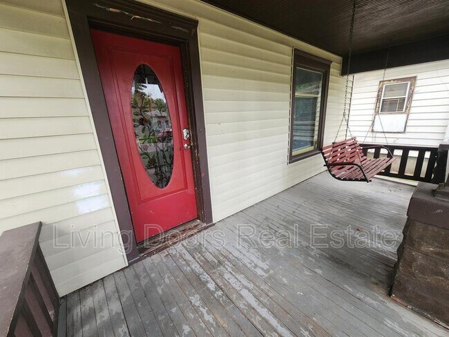 Photo - 837 Peach St