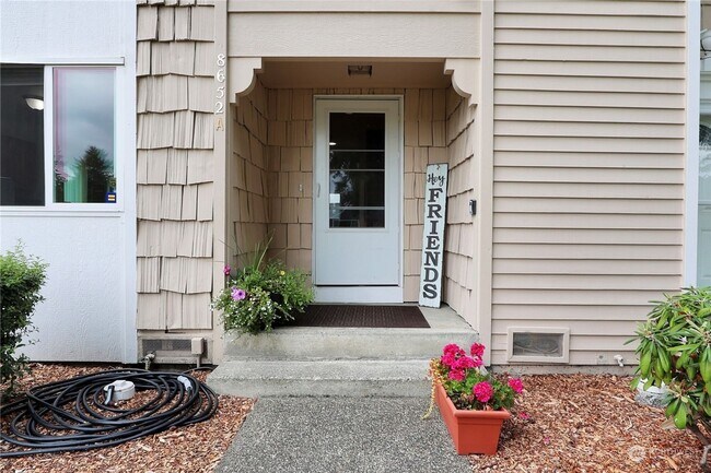 Photo - Beautiful 3-Condo in Lakewood – Apply Today!