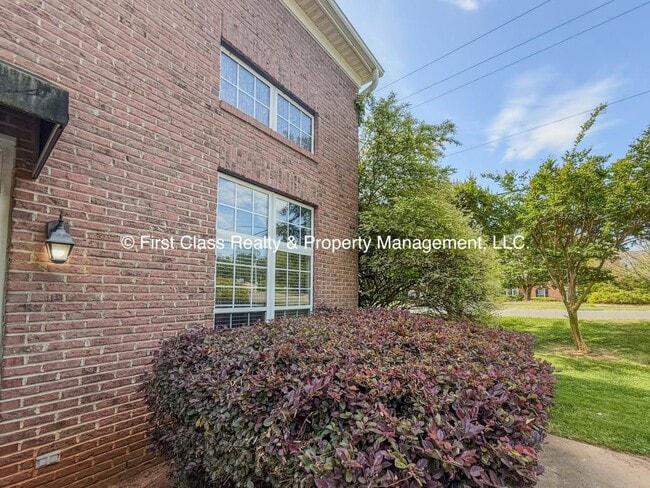 Photo - 710 Tavern Ct