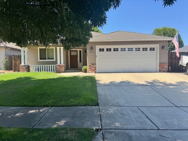 Building Photo - MODERN COMFORT & OPEN LAYOUT 3 BEDROOM SIN... Rental