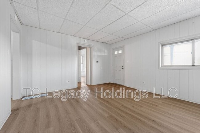 Photo - 1627 W Pike St