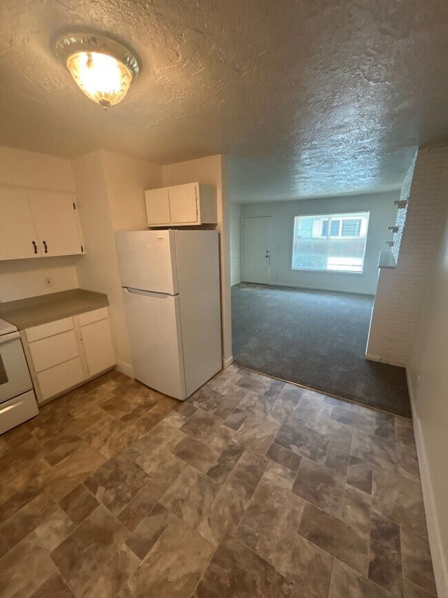 Photo - 2465 Lee St SE