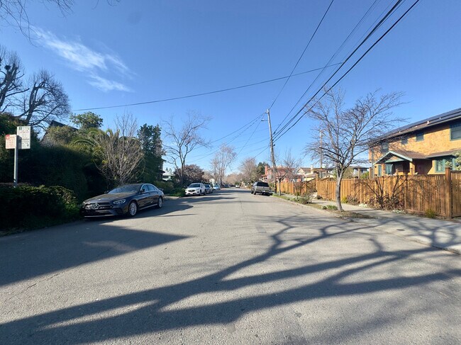 Photo - 2733 Russell St Unidad B