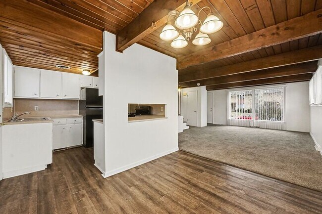 Photo - 1300 Northfield Ave NE