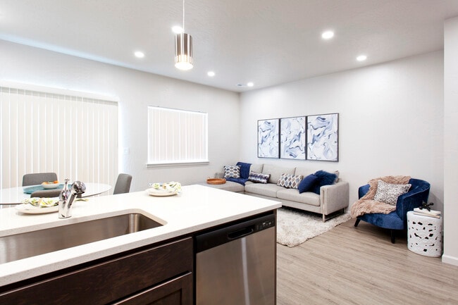 Prairie Pointe Apartments & Townhomes
