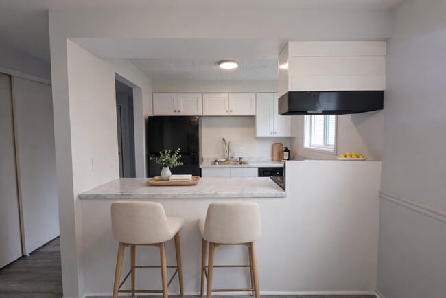 Kitchen/ Eating Area - Cedar Commons