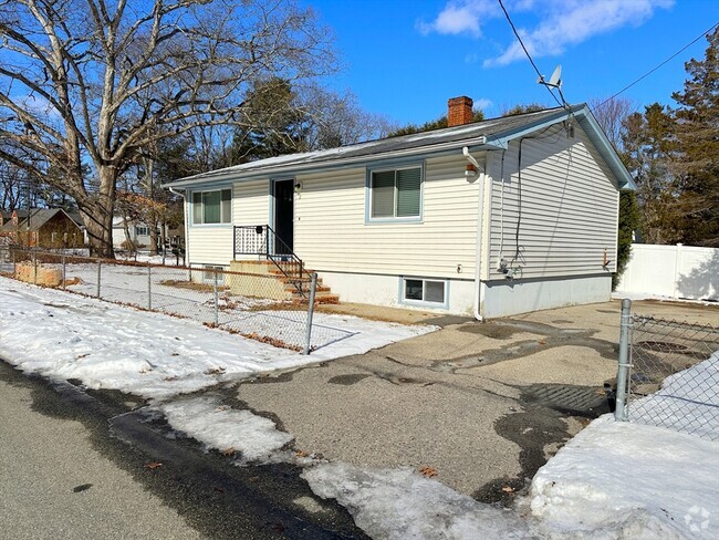 Building Photo - 2 Ridge Rd Rental