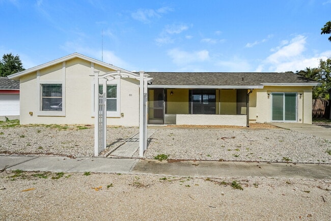 Building Photo - 971 Winsome Rd