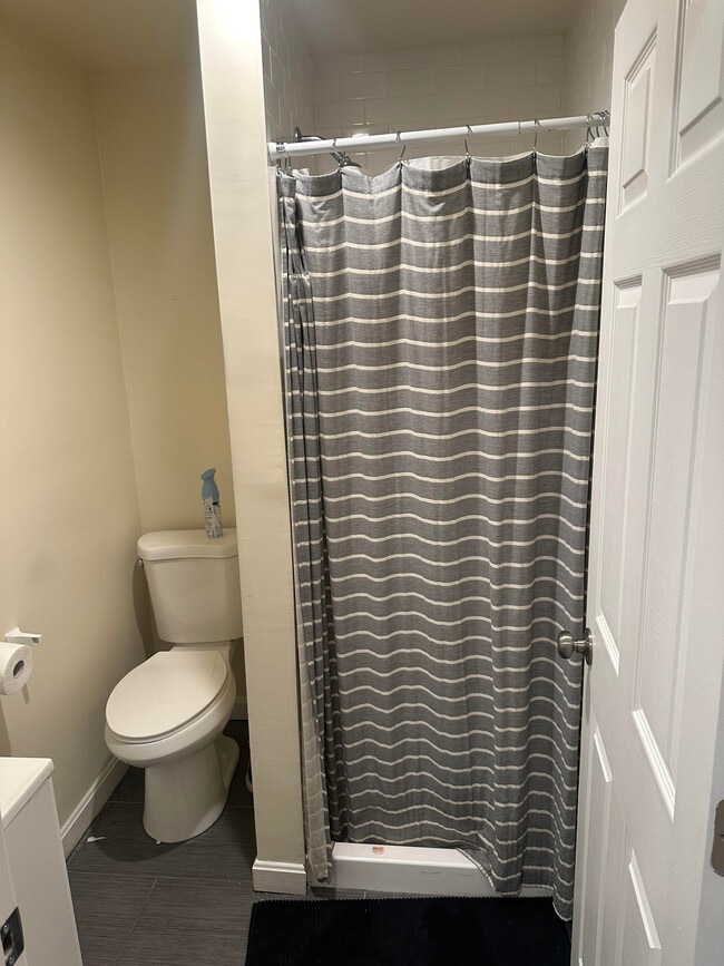 Photo - 523 E 3rd St Unit 2R