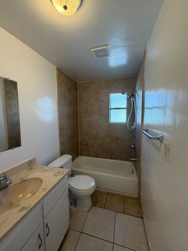741 Mariposa Ave