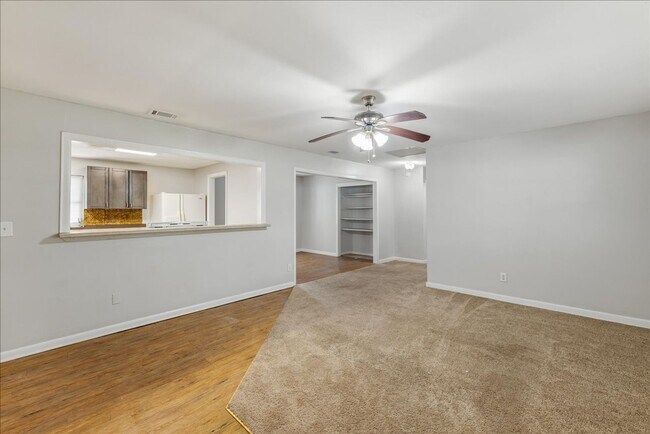 Photo - 103 S Chapel Dr