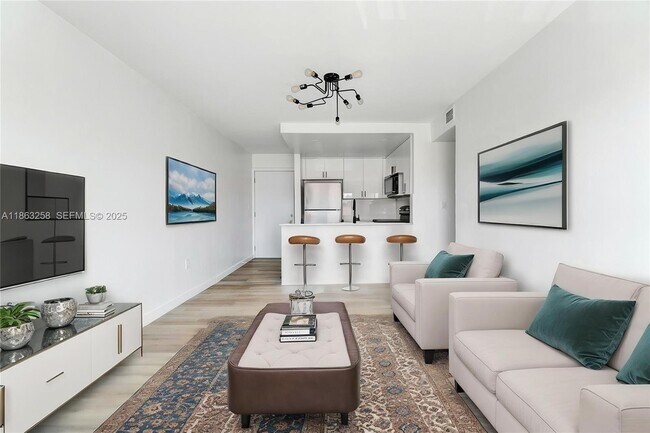 Building Photo - 620 SW 10th St Unit 405