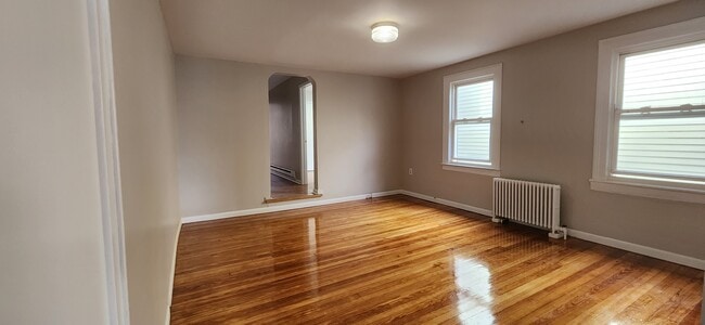 Building Photo - 216 Elm St Unit 2 Rental