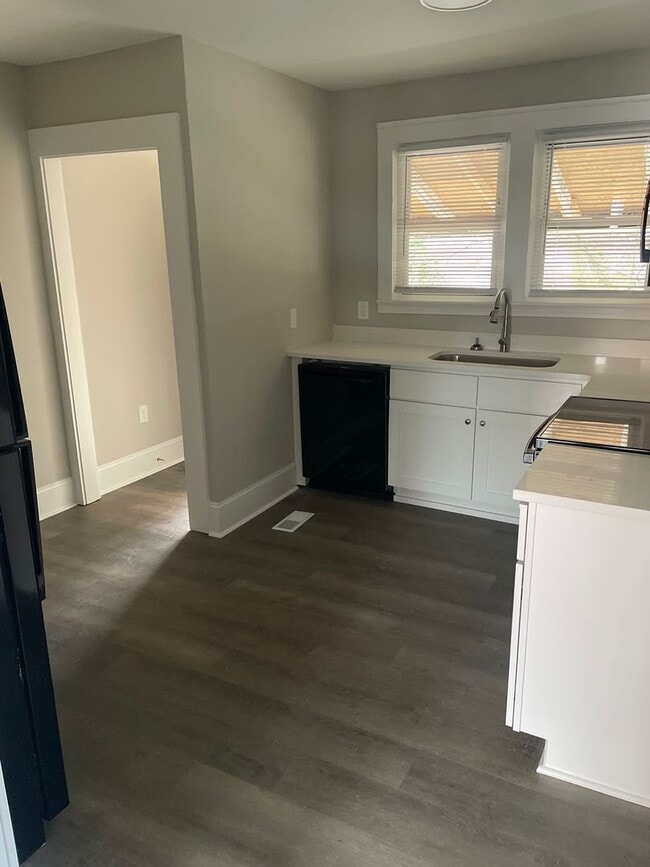 Photo - 635 W Northwest Blvd