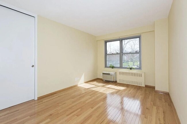 Building Photo - 501 Surf Ave