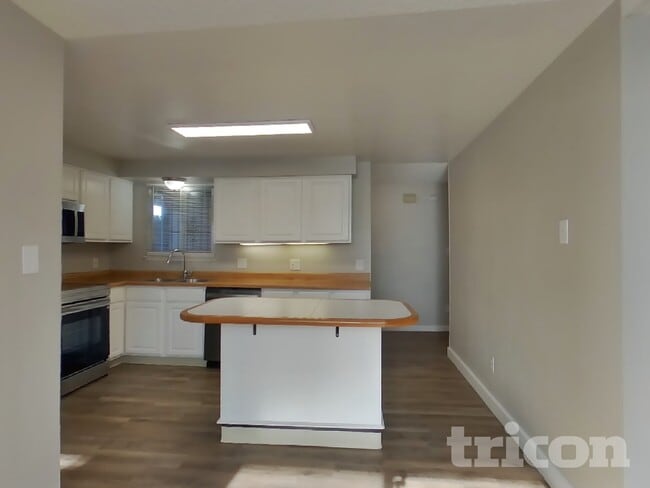 Photo - 3090 Santa Ana Dr