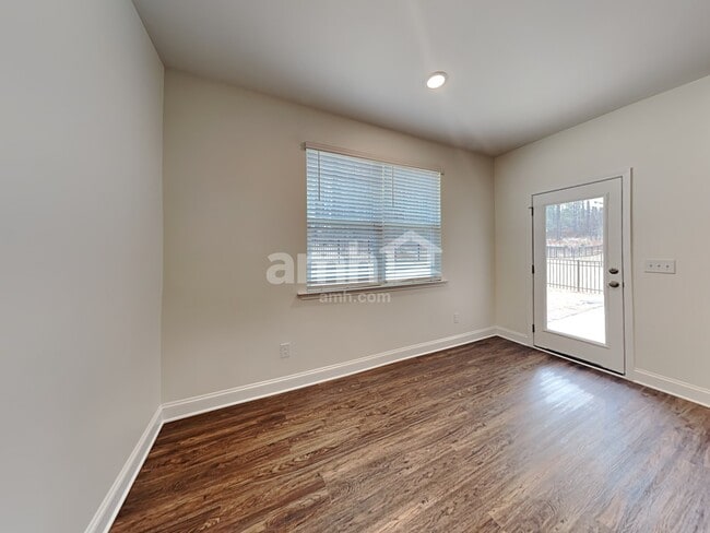 Photo - 3283 Oakfields Rd