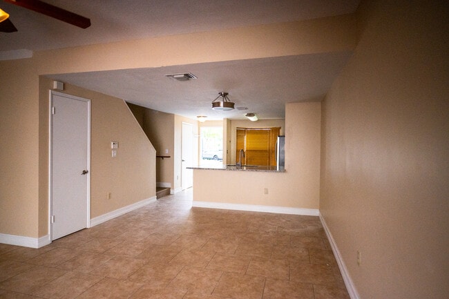 Photo - 1088 Jeffery St