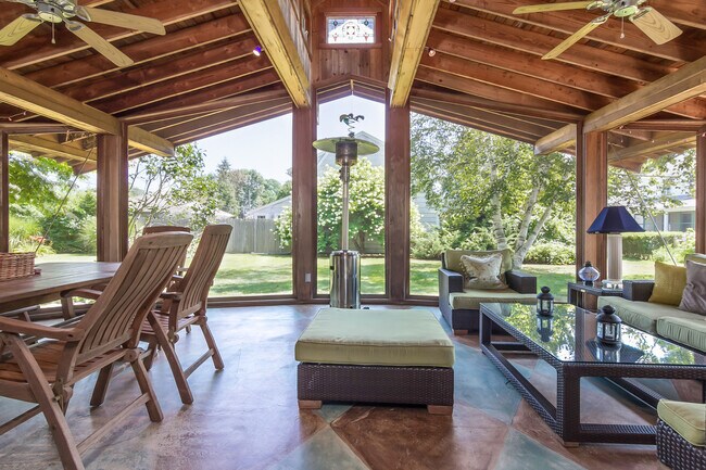 Photo - 116 Overshore Dr E