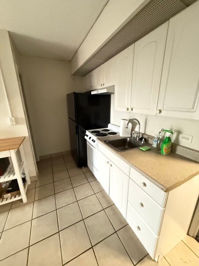 Photo - Rarely Available 1-Bedroom Apartment for Rent at Queen’s Villa