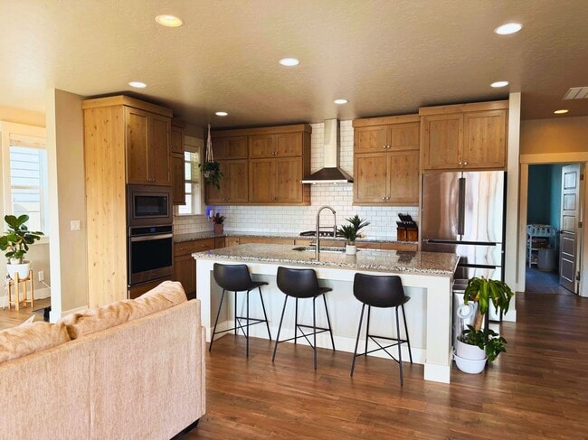 Photo - 1343 E Fort Erie St